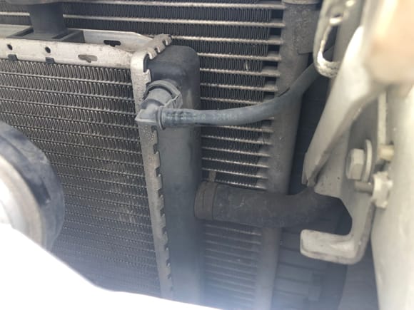 This hose is right behind the front bumper. Can't figure out a way to get to it without removing the bonnet. Is there another way? 
