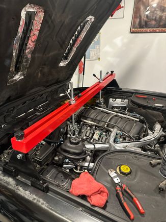 Support bar was perfect way to hold engine while swapping the mounts.
