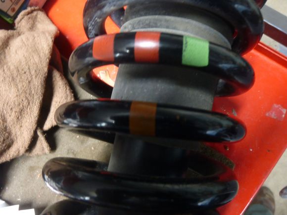 orange/red/green on top
orange on bottom