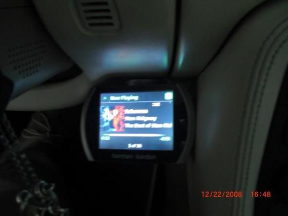 Harman Kardon IPOD controller - Color Display Screen Mounted in Footwell