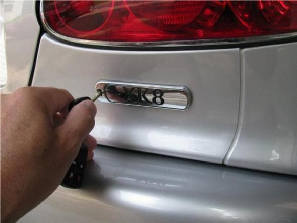 Trunk key hole