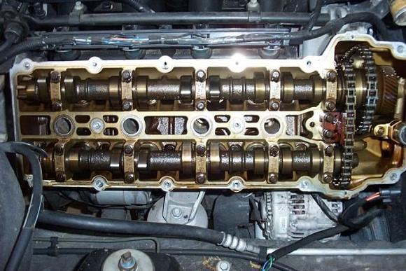 View of right side camshafts and timing chains.