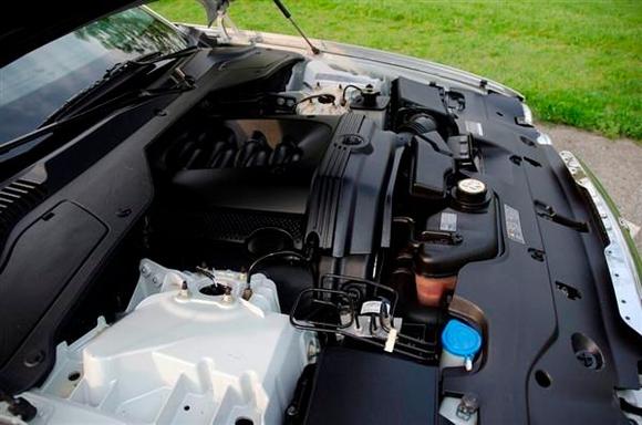 2005 XJ8 VDP Platinum/Black