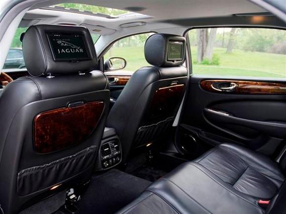 2005 XJ8 VDP Platinum/Black