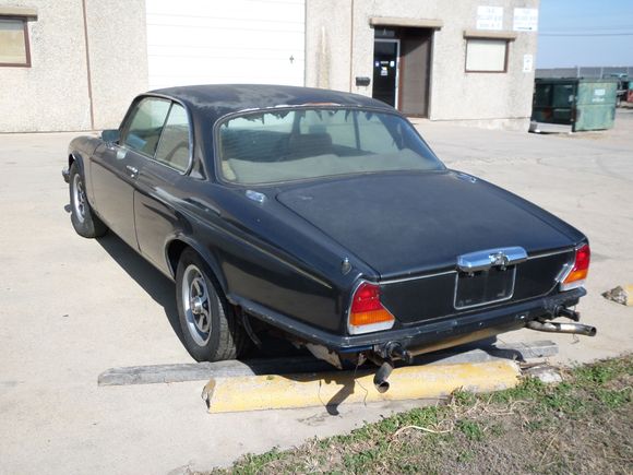 Parked since 89 - rusty bottom - doors need attention