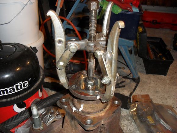 The pinion seal 'coupling' can then be pulled out.