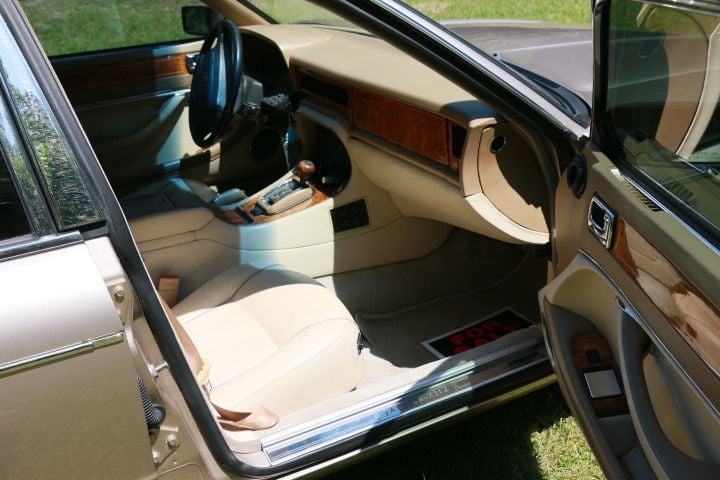 1994 Jaguar XJ12 - Very nice XJ12 with professional 383 stroker/700R4 conversion - Used - VIN SAJMX1344RC703986 - 105,000 Miles - 8 cyl - 2WD - Automatic - Sedan - Gold - Gainesville, FL 32641, United States