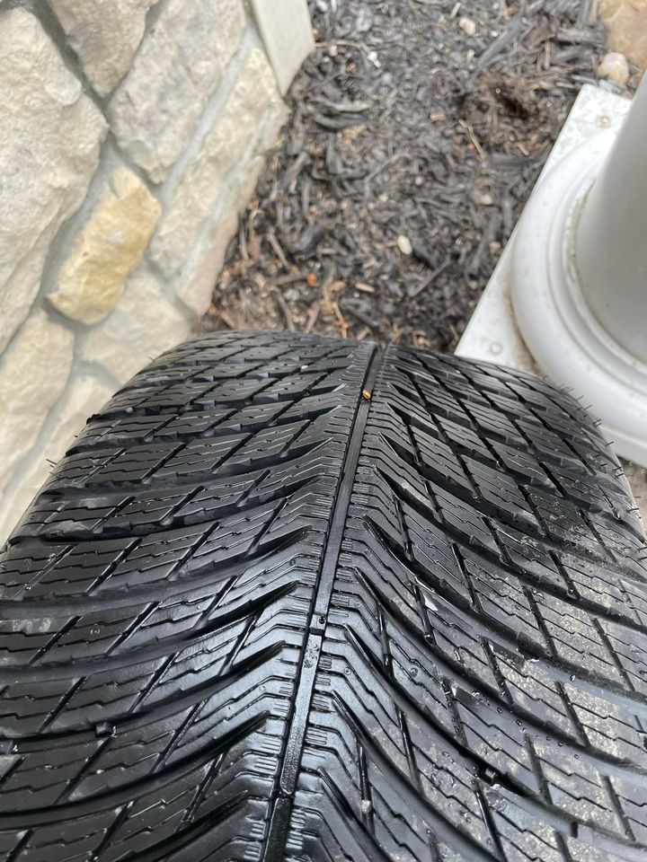 Wheels and Tires/Axles - ​​​​​​​F-Type wheels and snow tires - Used - 2013 to 2020 Jaguar F-Type - Highland, MI 48356, United States