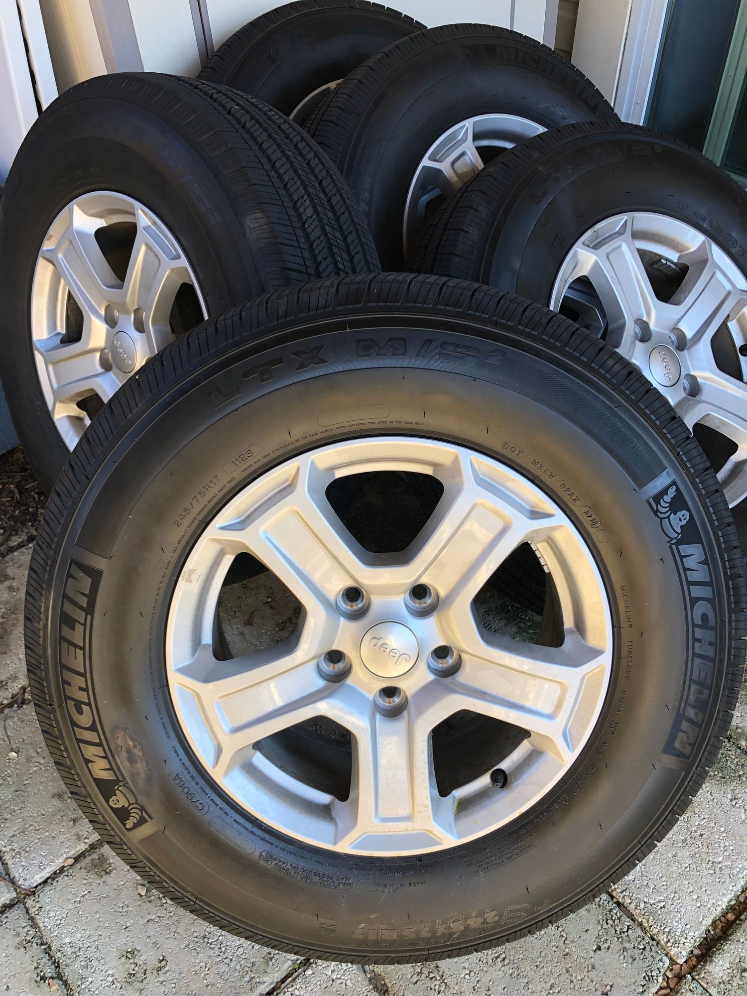 Wheels and Tires/Axles - 2018 jl wheels and tires with tpms and logs - Used - 2009 to 2019 Jeep Wrangler - Alexandria, VA 22315, United States