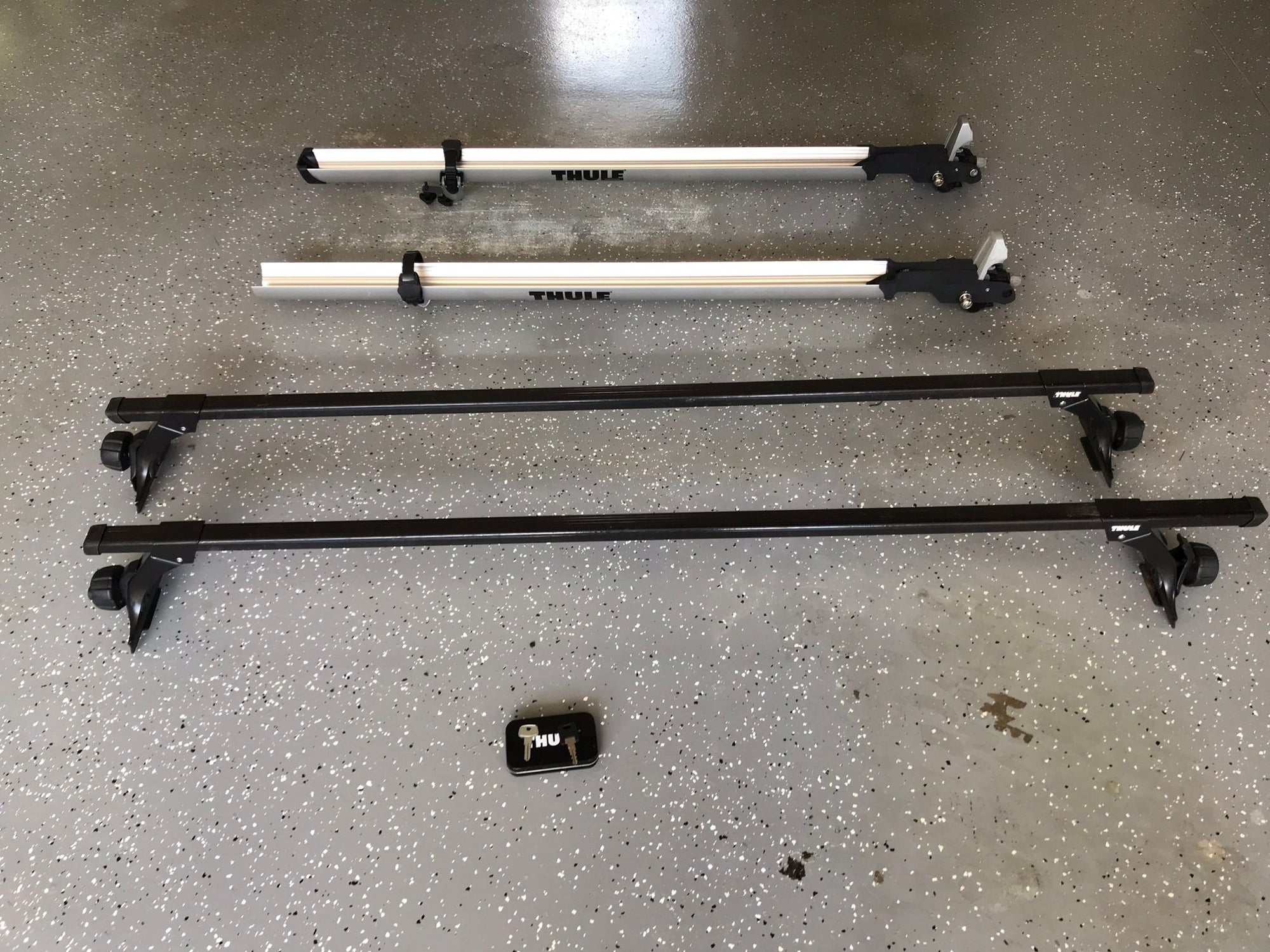 Accessories - Thule Bicycle Roof Racks for JK Unlimited - Used - Greenwood, SC 29649, United States
