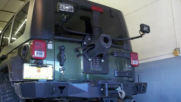 Spare Mount on Jeep2