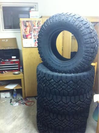 315/70R17s waiting for the lift to come in