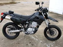 I think my KLX 250 SF looks better without the manufacturers graphics, so I removed them all.