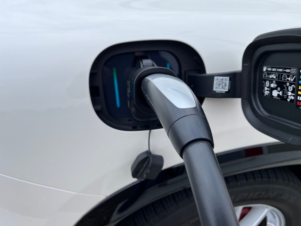 Active charging session at non-MagicDock Supercharger.
