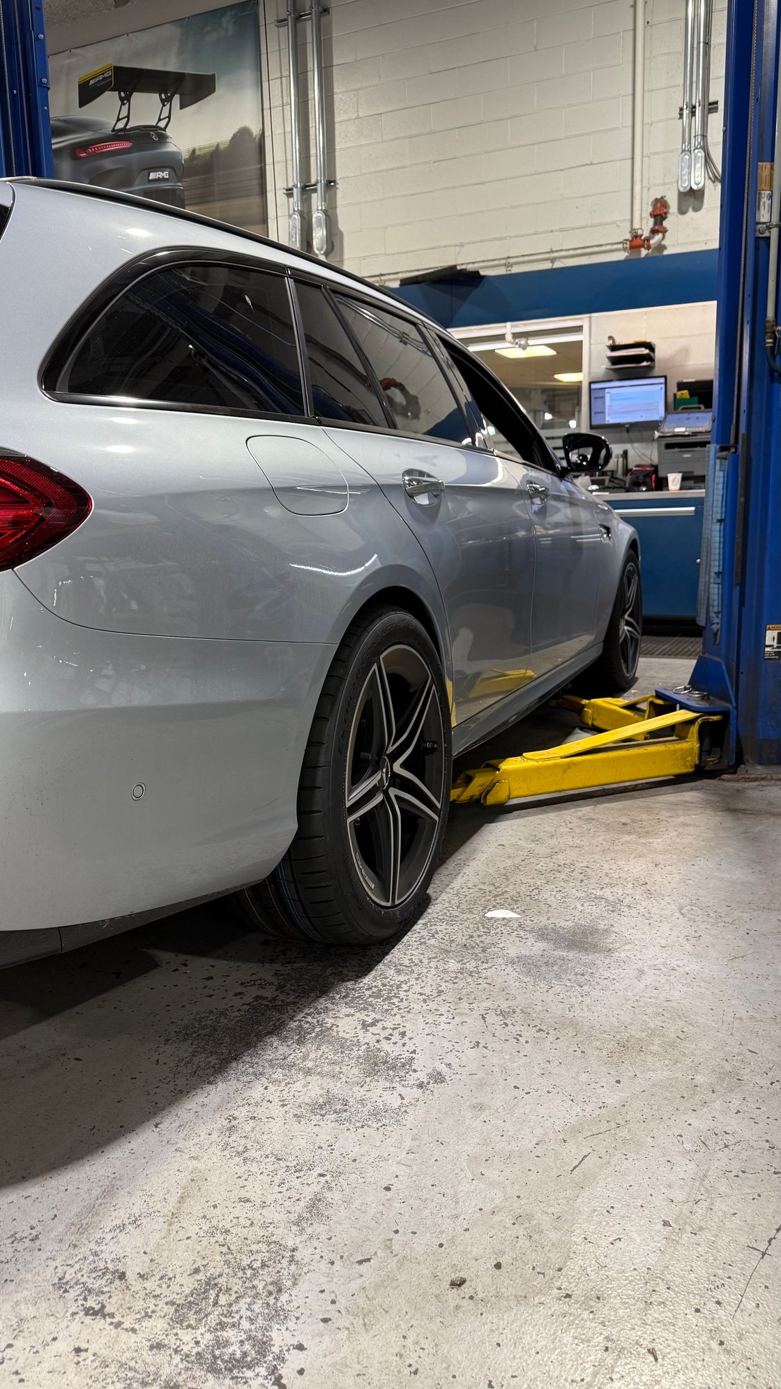 305/35 R20 on stock 10� rims with 12mm spacer