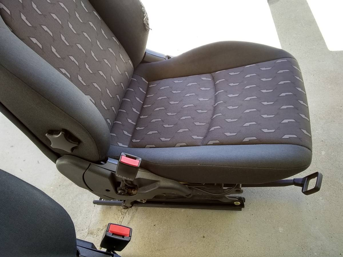 Interior/Upholstery - 2 Front Seats for 2002 to 2005 Mercedes C230 Sport Coupe - Used - 2002 to 2005 Mercedes-Benz C230 - Porter Ranch, CA 91326, United States