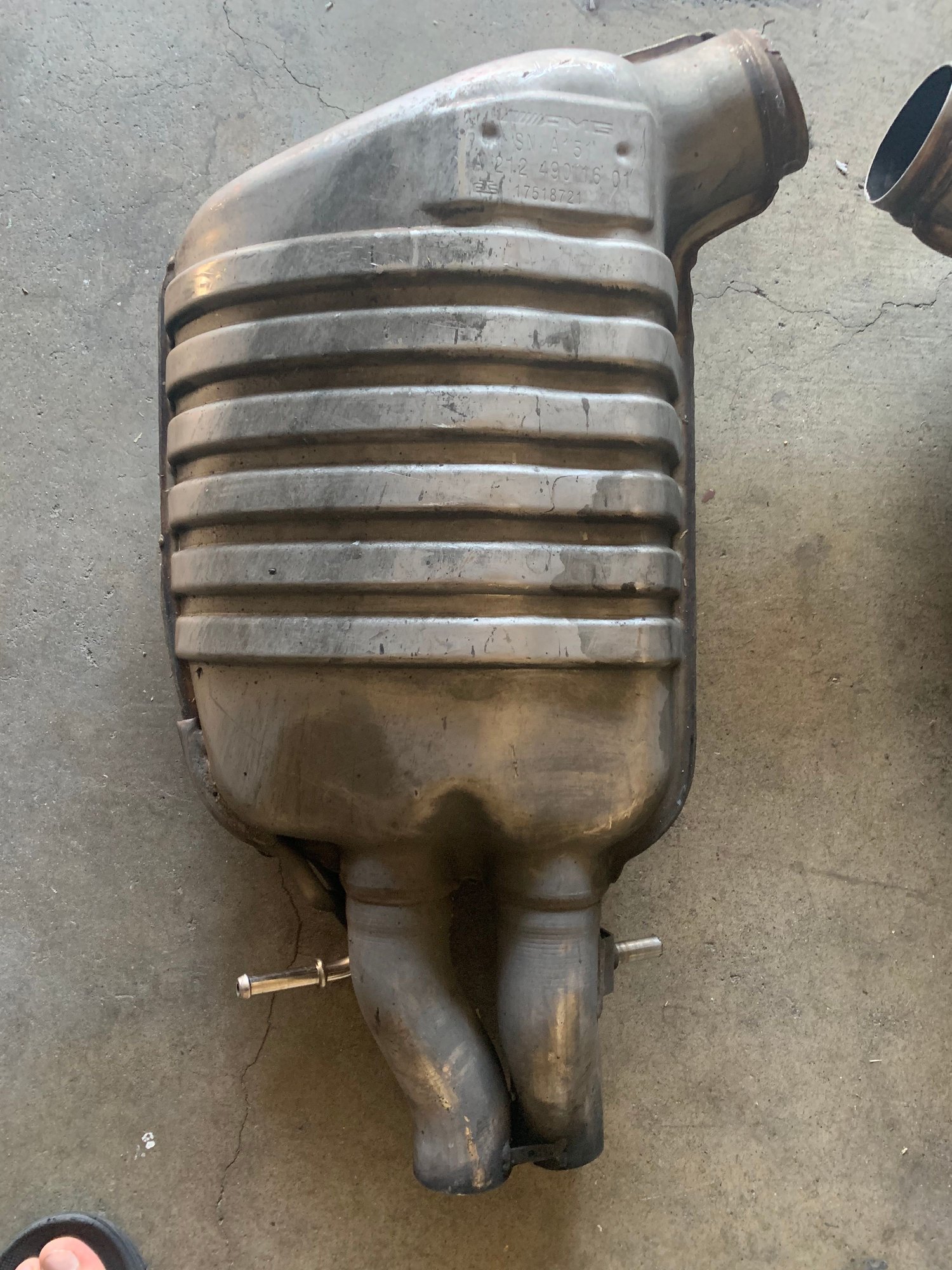 Engine - Exhaust - 2014-2016 E63 AMG both sides muffler exhaust - Used - 2014 to 2016 Mercedes-Benz E63 AMG S - Sacramento, CA 95628, United States