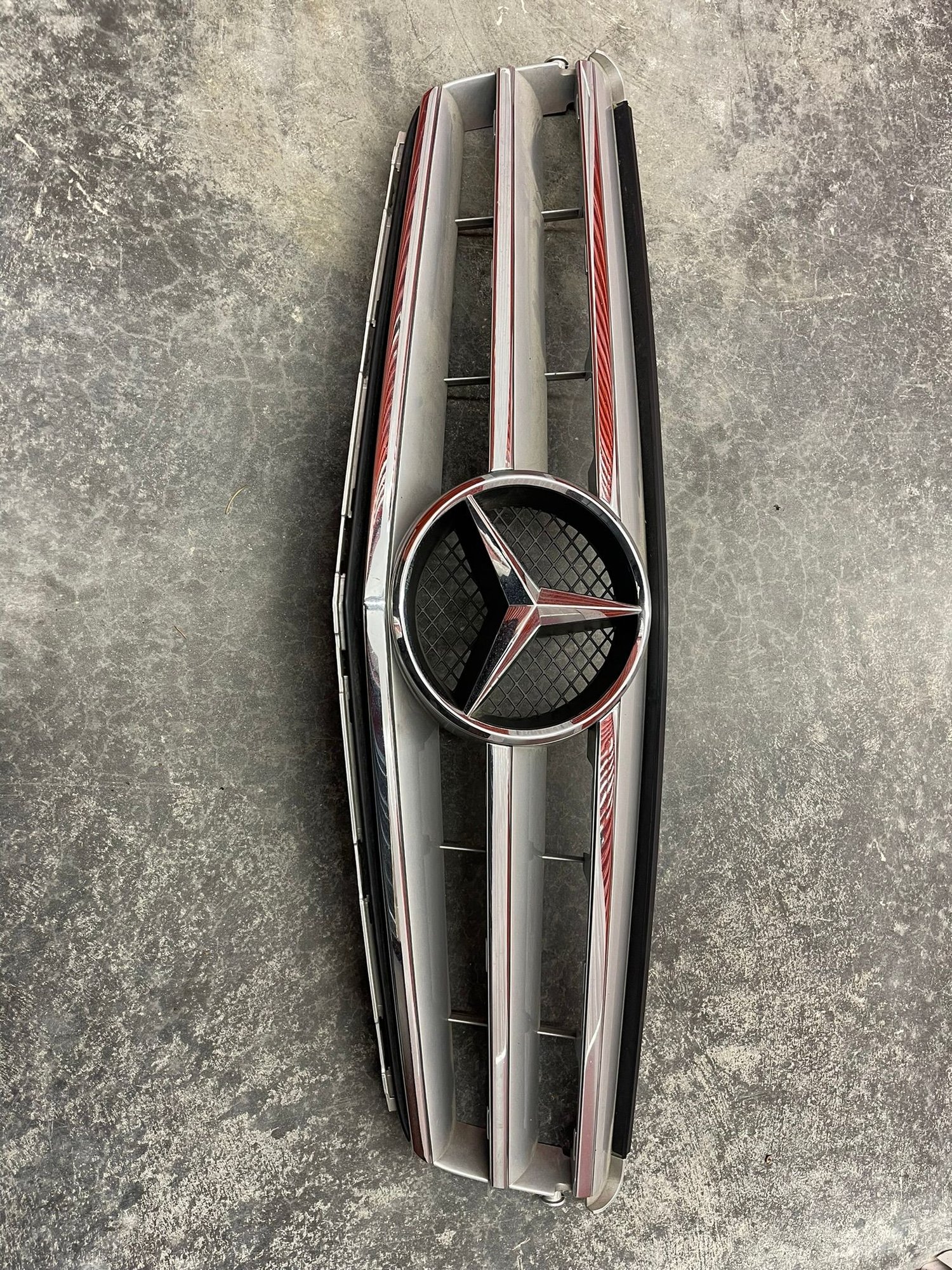 Exterior Body Parts - W204: OE MB C-Class Front Grille (2008-2014) - Used - 2008 to 2014 Mercedes-Benz C-Class - Lincolnshire, IL 60069, United States