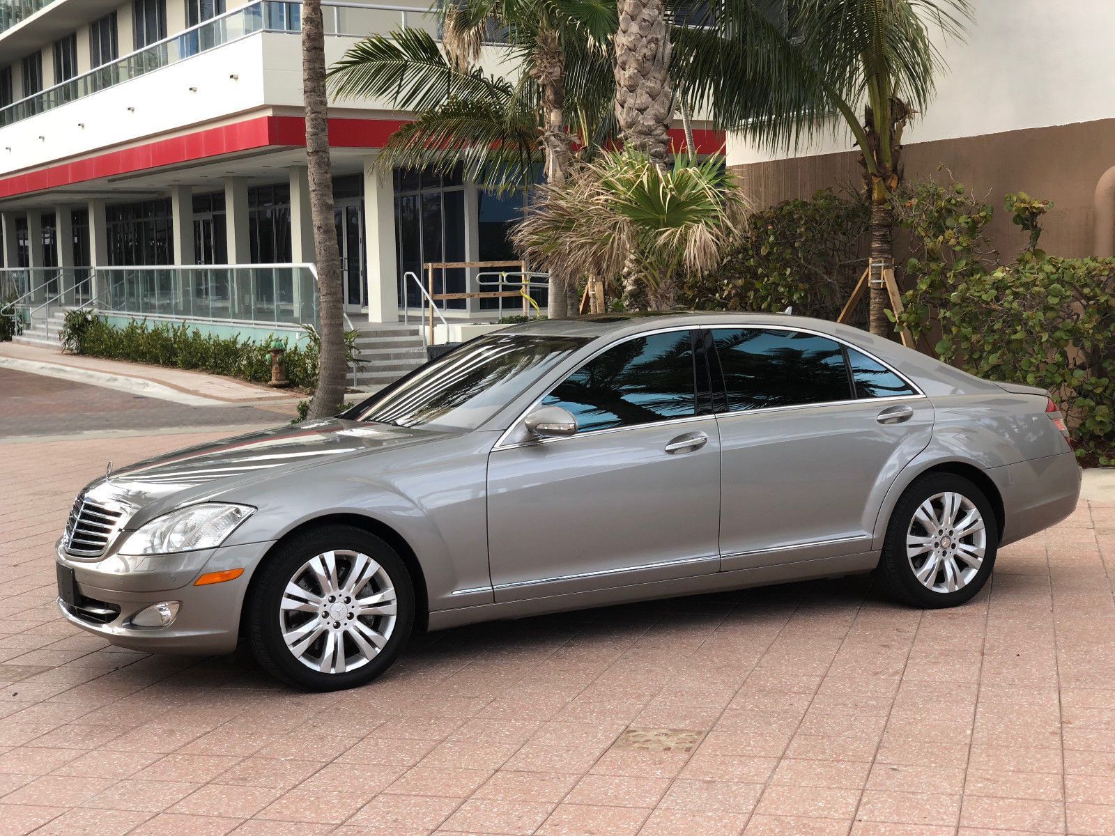 2009 Mercedes-Benz S550 - 2009 S550 4Matic Sedan - Used - VIN WDDNG86XX9A242716 - 186,000 Miles - 8 cyl - AWD - Automatic - Sedan - Gray - Louisville, KY 40071, United States