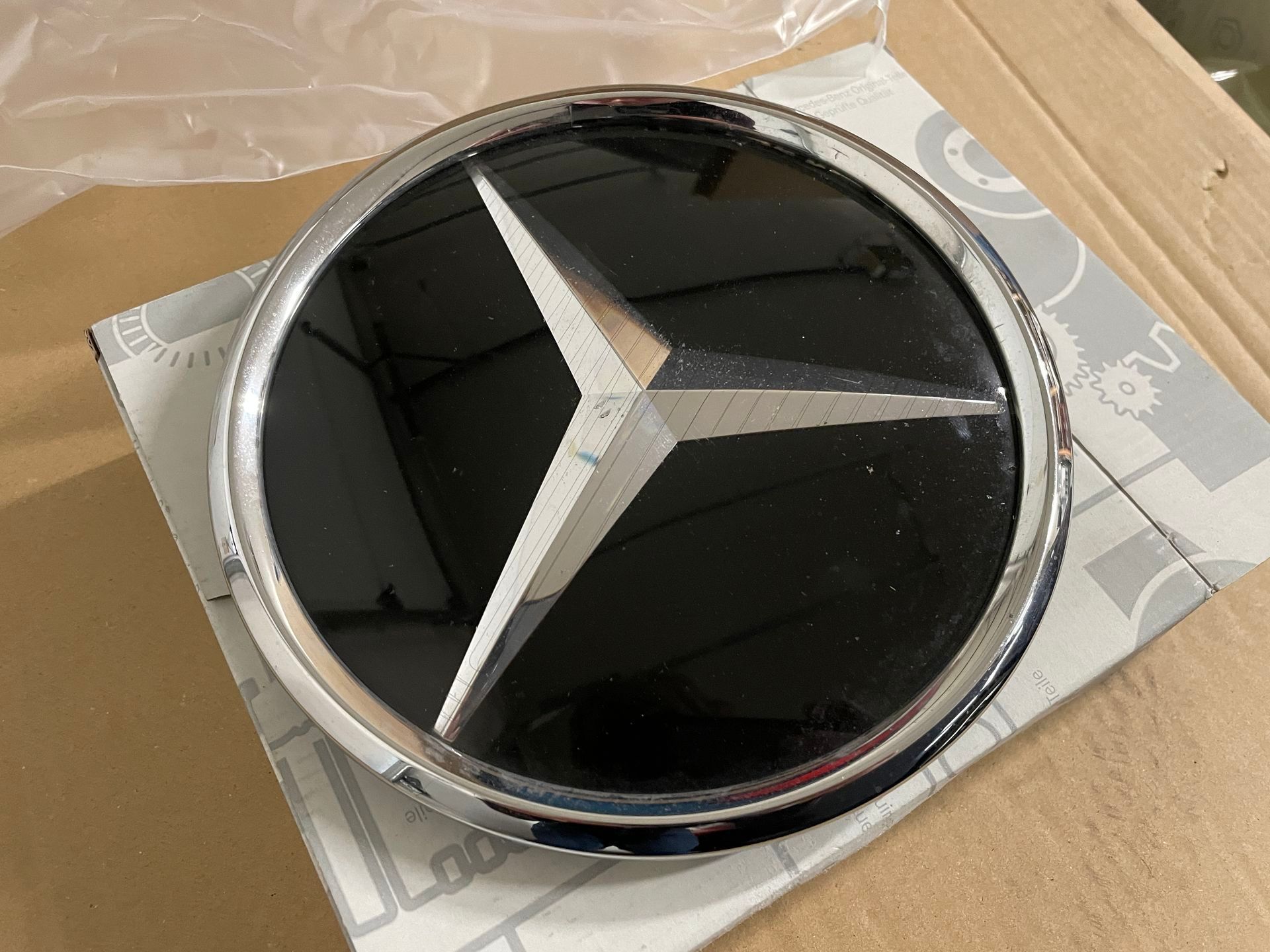 Exterior Body Parts - Distronic Base Plate Radar Grill Emblem A0008880000 - Used - 2018 to 2020 Mercedes-Benz E63 AMG - 2018 to 2020 Mercedes-Benz E63 AMG S - 2018 to 2019 Mercedes-Benz S65 AMG - 2018 to 2020 Mercedes-Benz S63 AMG - 2018 to 2020 Mercedes-Benz S560 - 2019 to 2020 Mercedes-Benz C63 AMG - 2019 to 2020 Mercedes-Benz C63 AMG S - 2019 to 2020 Mercedes-Benz C43 AMG - 2017 to 2018 Mercedes-Benz E43 AMG - 2017 to 2018 Mercedes-Benz E400 - Portland, OR 97229, United States