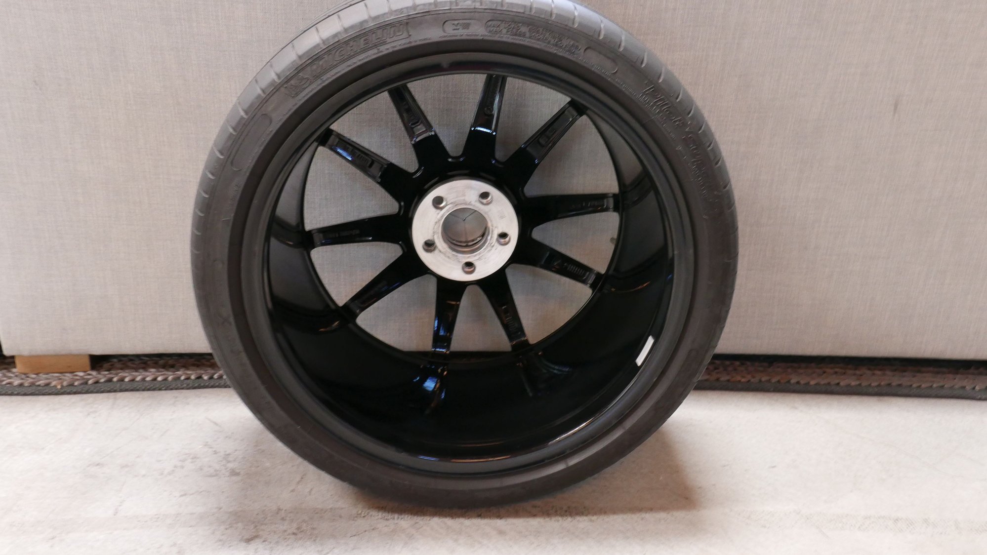 Wheels and Tires/Axles - 19" front/20" rear AMG twin 5-spoke w/ Michelin Pilot PSS Tires - Used - 2016 to 2018 Mercedes-Benz AMG GT - 2010 to 2015 Mercedes-Benz SLS AMG - Culver City, CA 90232, United States