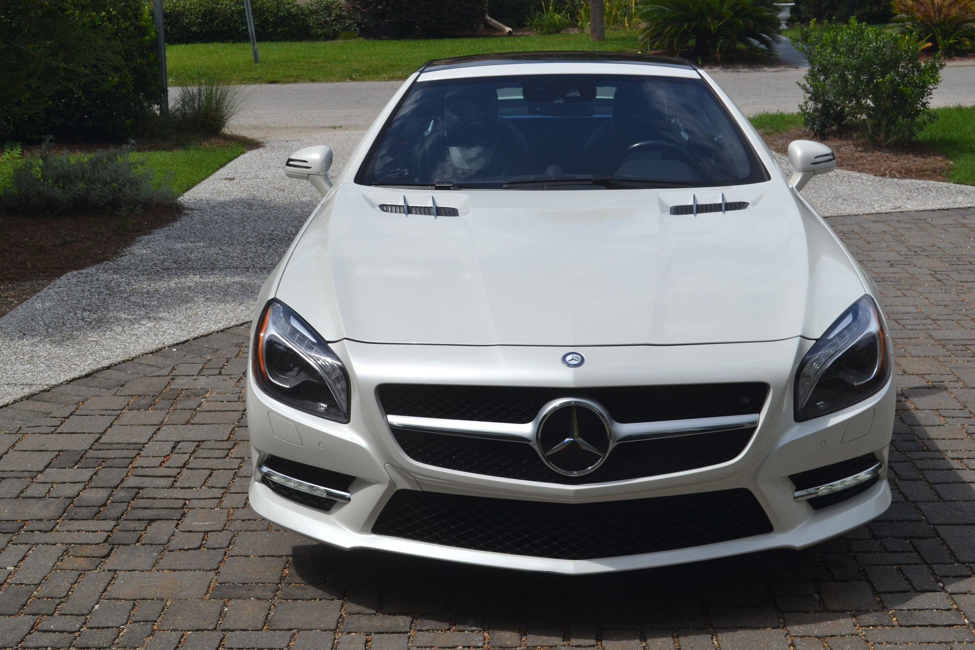 2015 Mercedes-Benz SL550 - 2015 MB sl550 White Arrow Edition - Used - VIN WDDJK7DA8FF032846 - 38,750 Miles - 8 cyl - 2WD - Automatic - Convertible - White - Isle Of Palms, SC 29451, United States