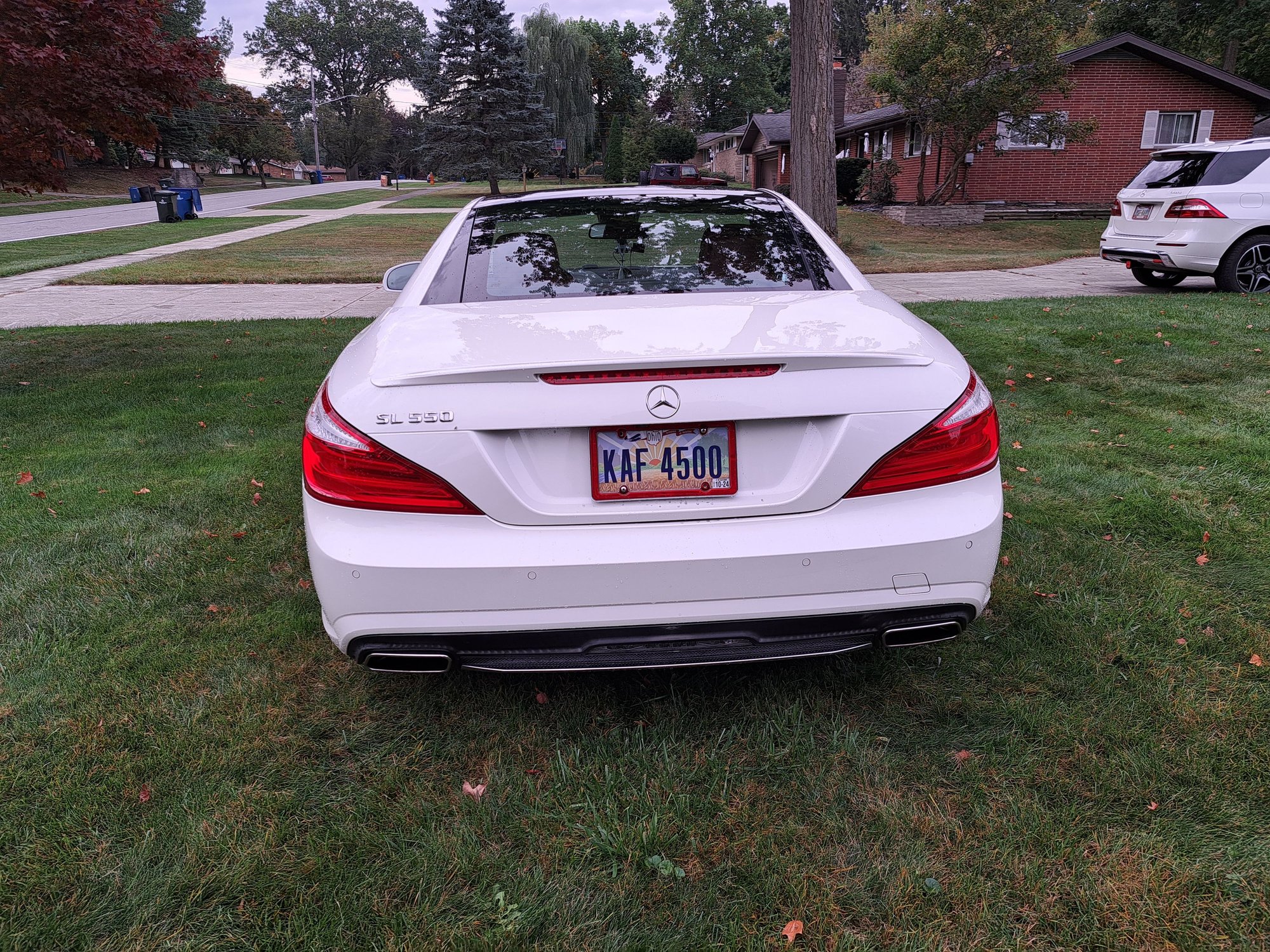 2015 Mercedes-Benz SL550 - Beautiful Diamond White over Red Mercedes SL550 Hard Top Convertible for Sale - Used - VIN WDDJK7DA2FF030977 - 40,750 Miles - 8 cyl - 2WD - Automatic - Convertible - White - North Olmsted, OH 44070, United States