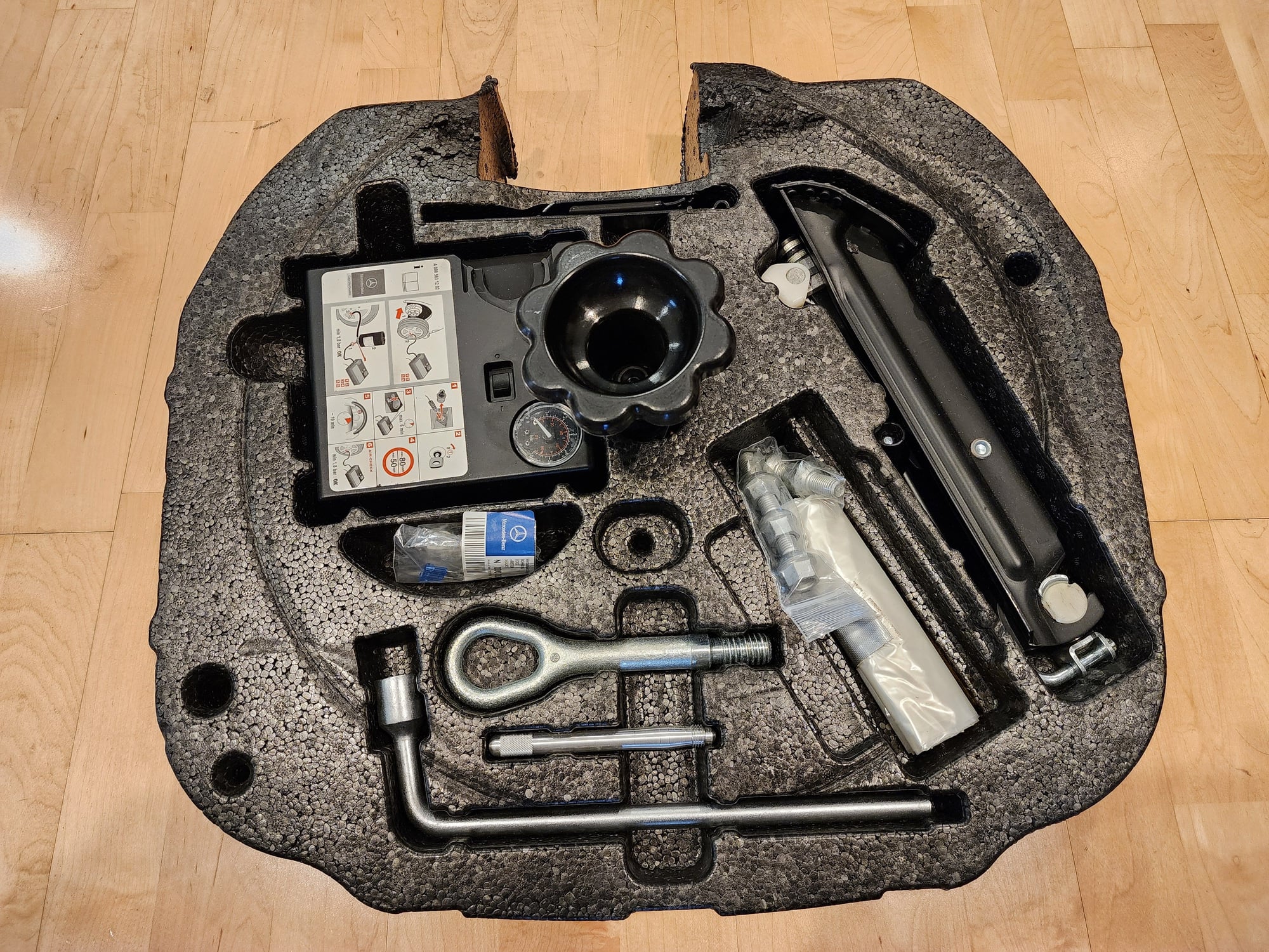 2007 Mercedes-Benz SLK55 AMG - Factory wheel jacking kit (NEW, found inside the spare wheel well, $200) - Wheels and Tires/Axles - $200 - Altadena, CA 91001, United States