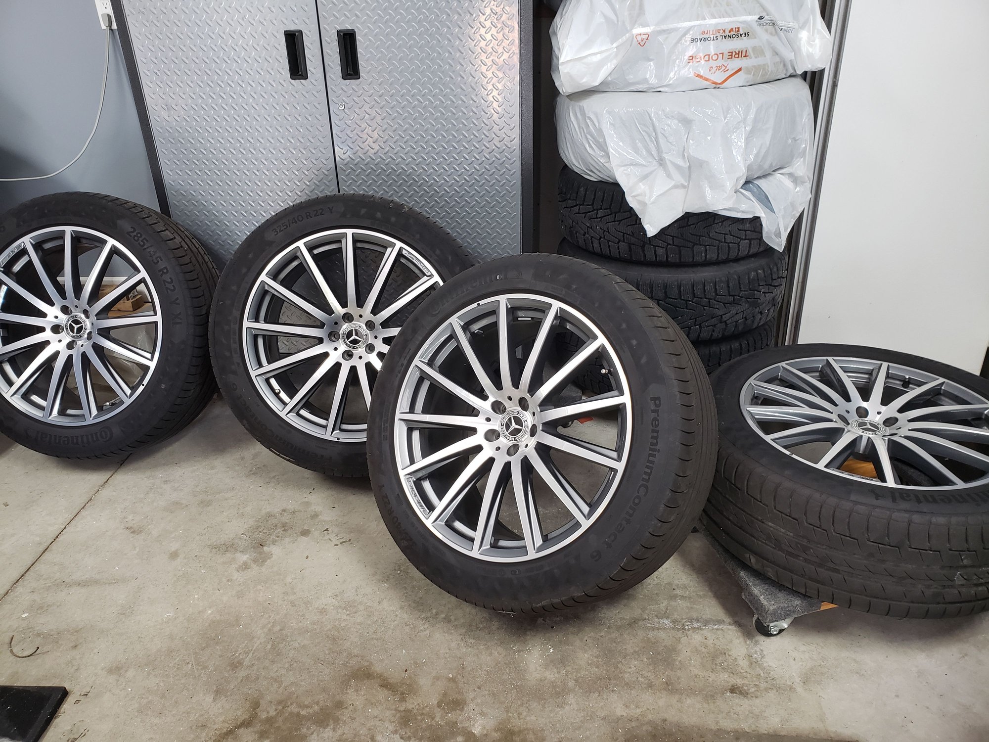 Wheels and Tires/Axles - GLS X167 OEM 22 in AMG wheels and tires - Used - 2020 to 2021 Mercedes-Benz GLS-Class - 2020 to 2021 Mercedes-Benz GLE-Class - Dashwood, ON N0M 1N, Canada