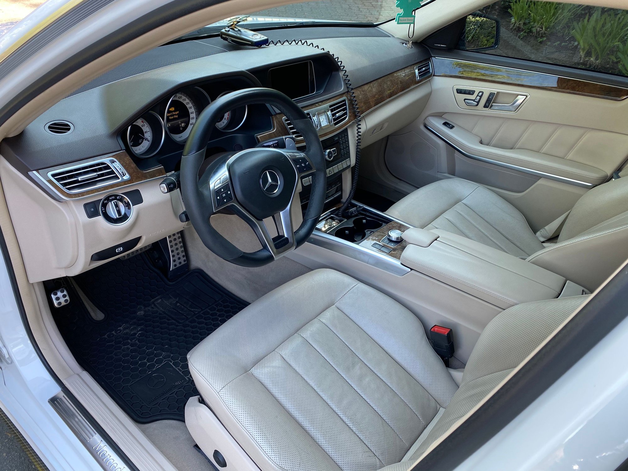 2014 Mercedes-Benz E550 - 2014 Mercedes-Benz E550 4matic - Used - VIN WDDHF9BB8EB053700 - 39,000 Miles - 8 cyl - 4WD - Automatic - Sedan - White - Sacramento, CA 95628, United States