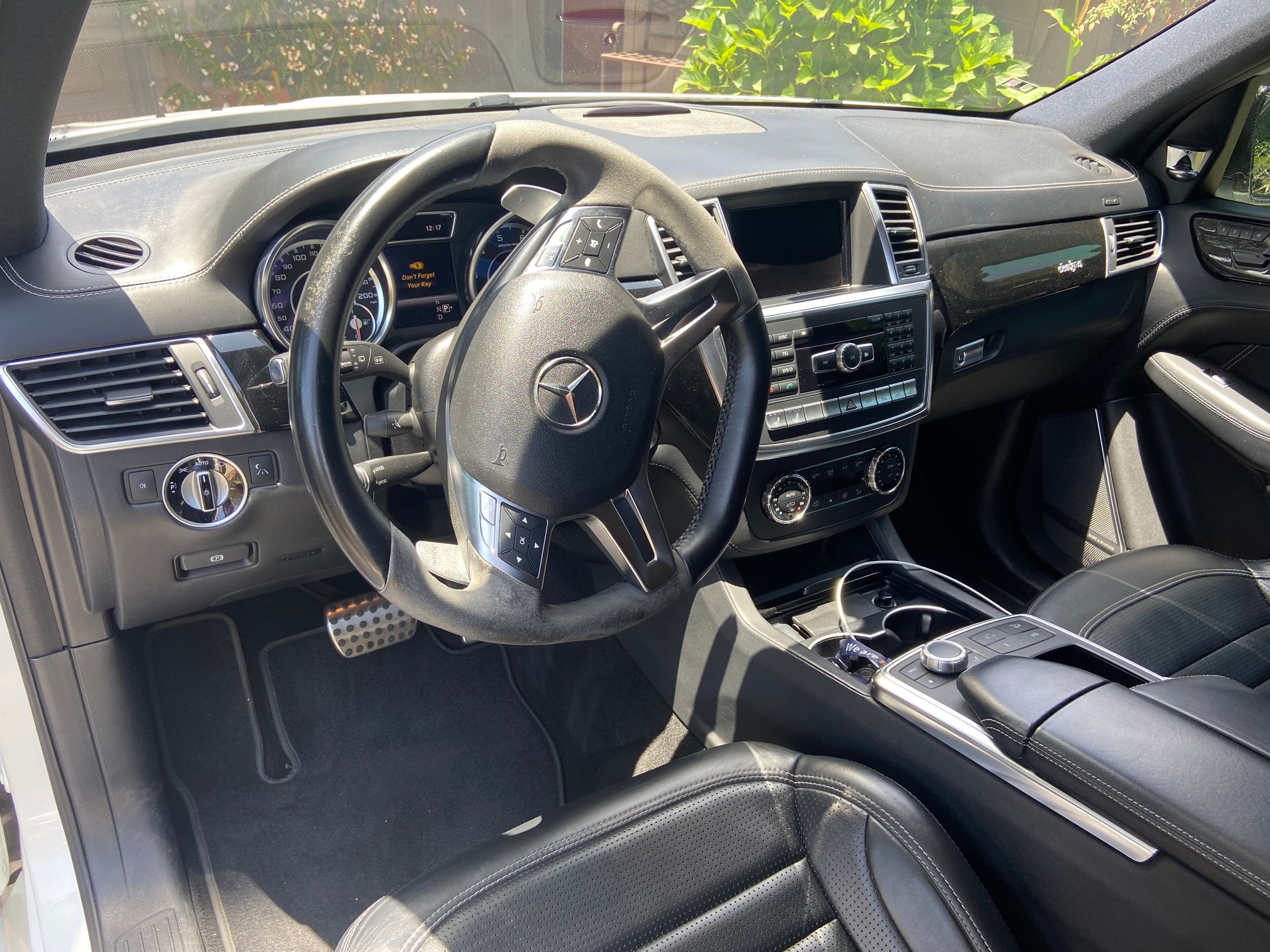 2013 Mercedes-Benz ML63 AMG - 2013 P30 Designo ML63 AMG - Used - VIN 4JGDA7EBXDA240959 - 73,000 Miles - 8 cyl - AWD - Automatic - SUV - White - Denver, CO 80207, United States