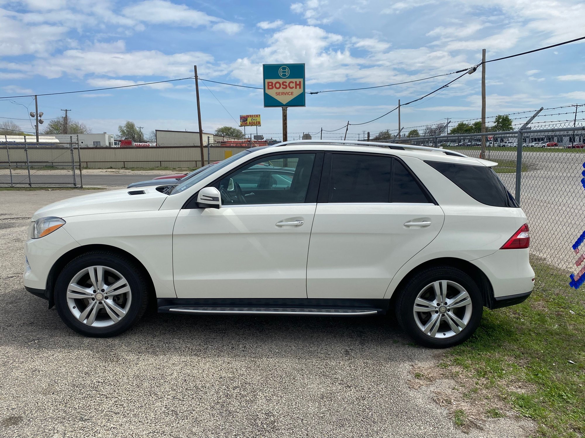 2013 Mercedes-Benz ML350 - 2013 ML 350 needs work - Used - VIN 4JGDA5HB6DA188309 - 190,000 Miles - 6 cyl - AWD - Automatic - SUV - White - Fort Worth, TX 76110, United States