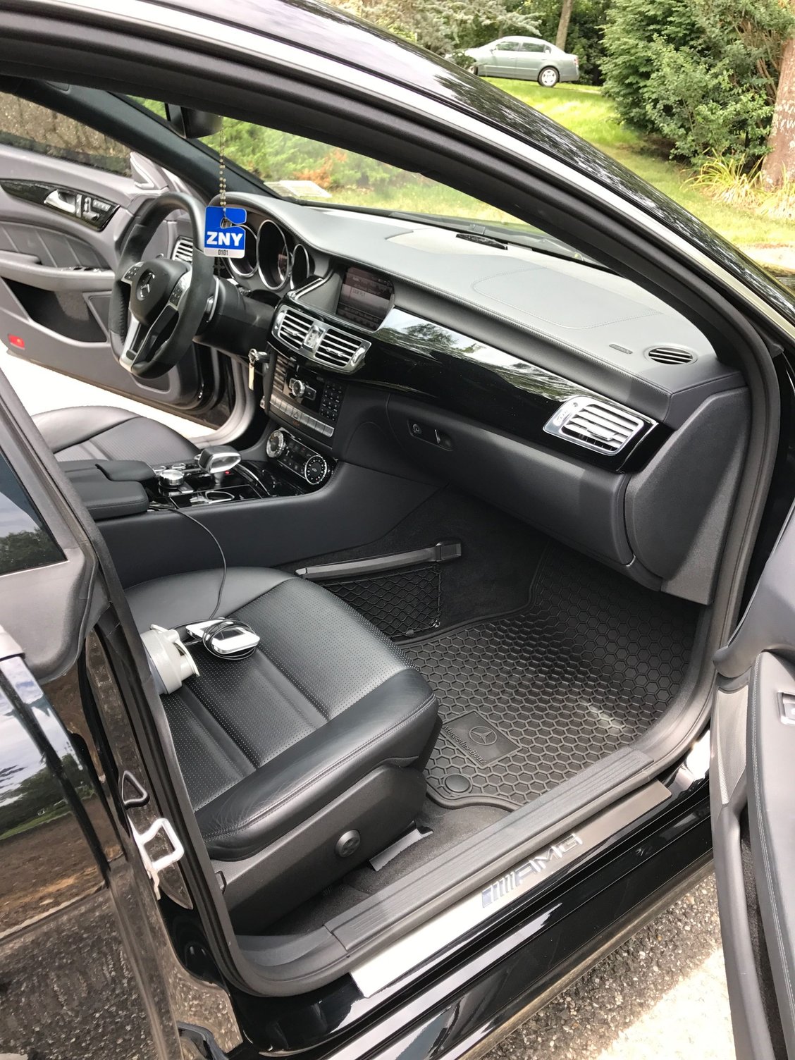 2013 Mercedes-Benz CLS63 AMG - 2013 CLS63 AMG Black on Black 32K miles - Used - VIN WDDLJ7EB2DA072966 - 34,000 Miles - 8 cyl - 2WD - Automatic - Sedan - Black - Manorville, NY 11949, United States