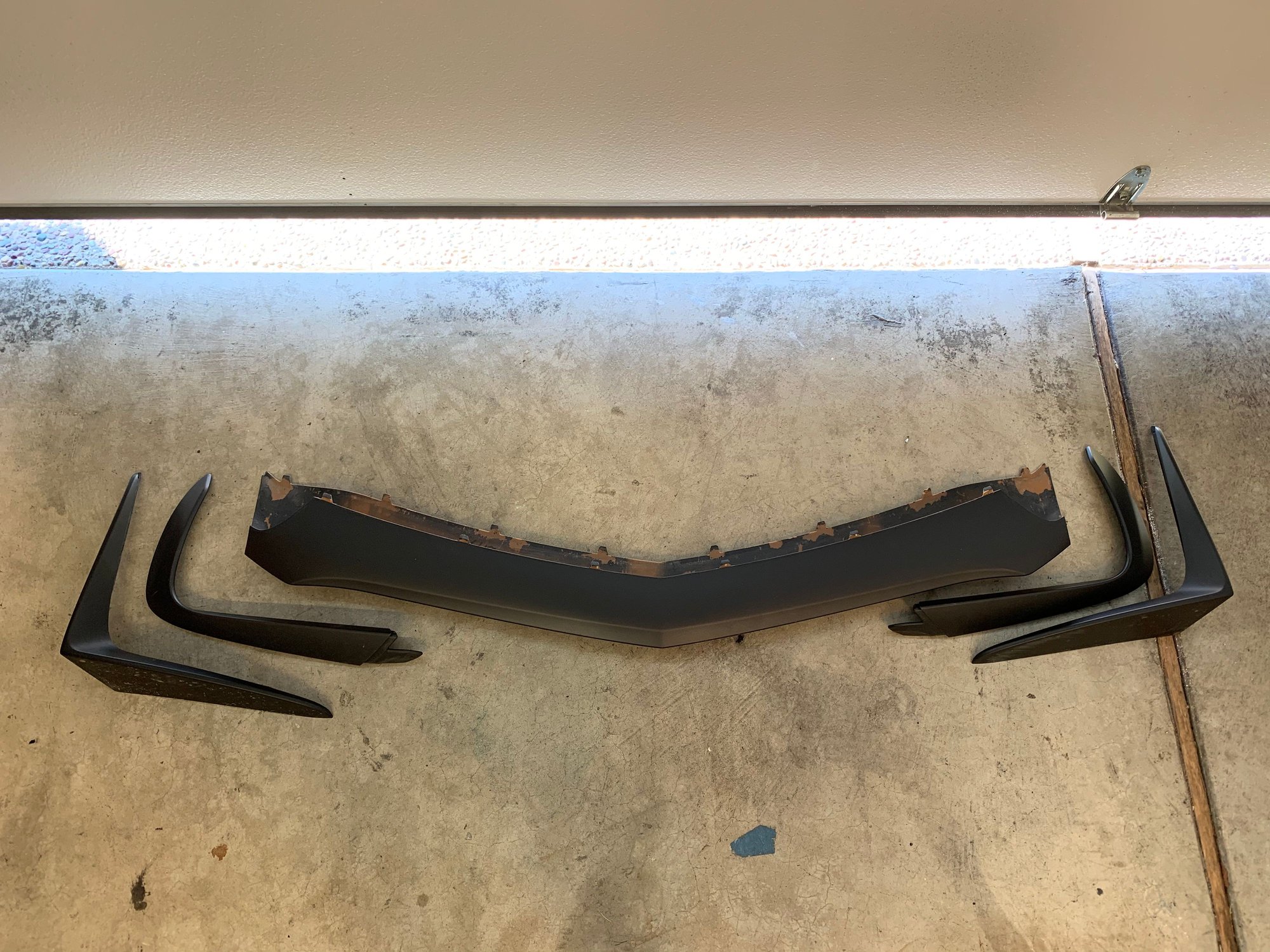 Exterior Body Parts - Mercedes-Benz AMG GTS OEM Edition 1 Front Lip - Used - 2017 Mercedes-Benz AMG GT - 2016 to 2017 Mercedes-Benz AMG GT S - Bay Area, CA 94402, United States