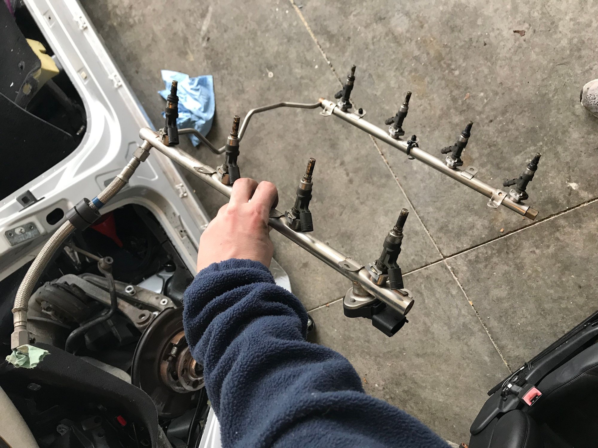 Engine - Intake/Fuel - W211 M156 07 E63 AMG Fuel Rail 07 08 09 - Used - 2007 to 2009 Mercedes-Benz E63 AMG - Cincinnati, OH 45211, United States