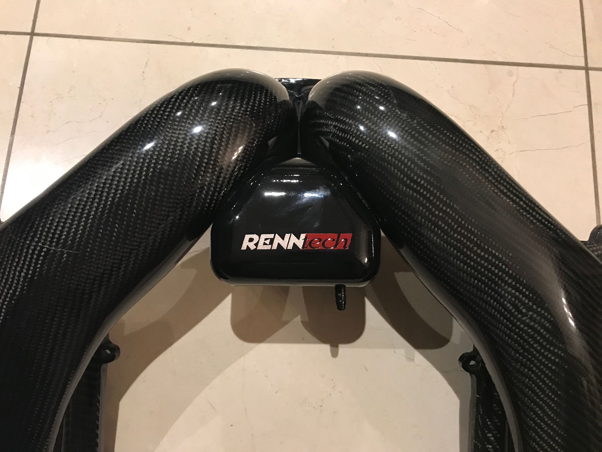 Engine - Intake/Fuel - Mercedes-Benz Naturally Aspirated 6.3L RennTech Carbon Fiber Airbox - Used - 2007 to 2011 Mercedes-Benz CLS63 AMG - 2008 to 2011 Mercedes-Benz C63 AMG - laval, QC h7x3k3, Canada