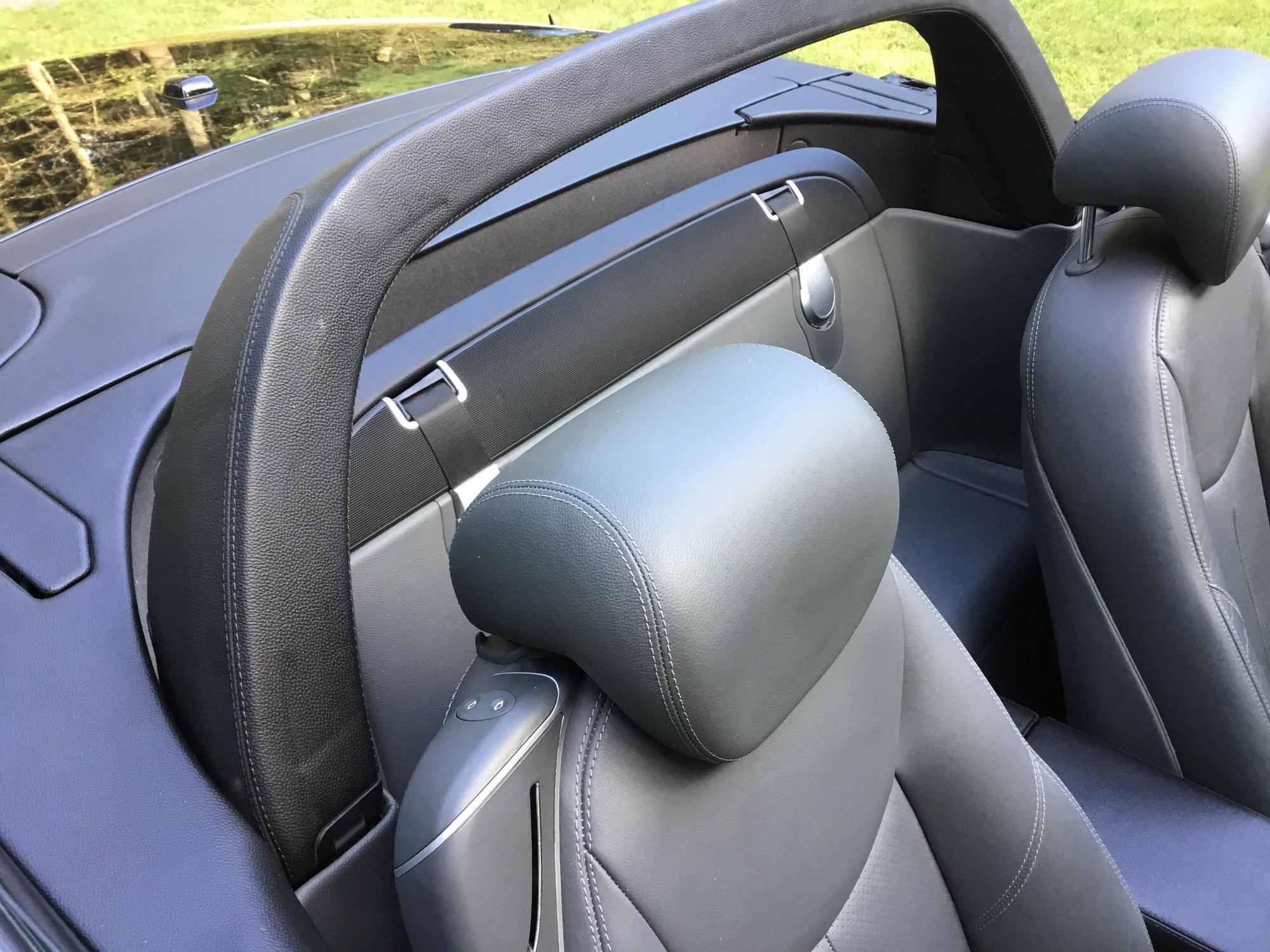 2006 Mercedes-Benz SL500 - 2006 Mercedes Benz SL500 in great condition - Used - VIN WDBSK75F16F109354 - 173,000 Miles - 8 cyl - 2WD - Automatic - Convertible - Black - Dartmouth, MA 02747, United States