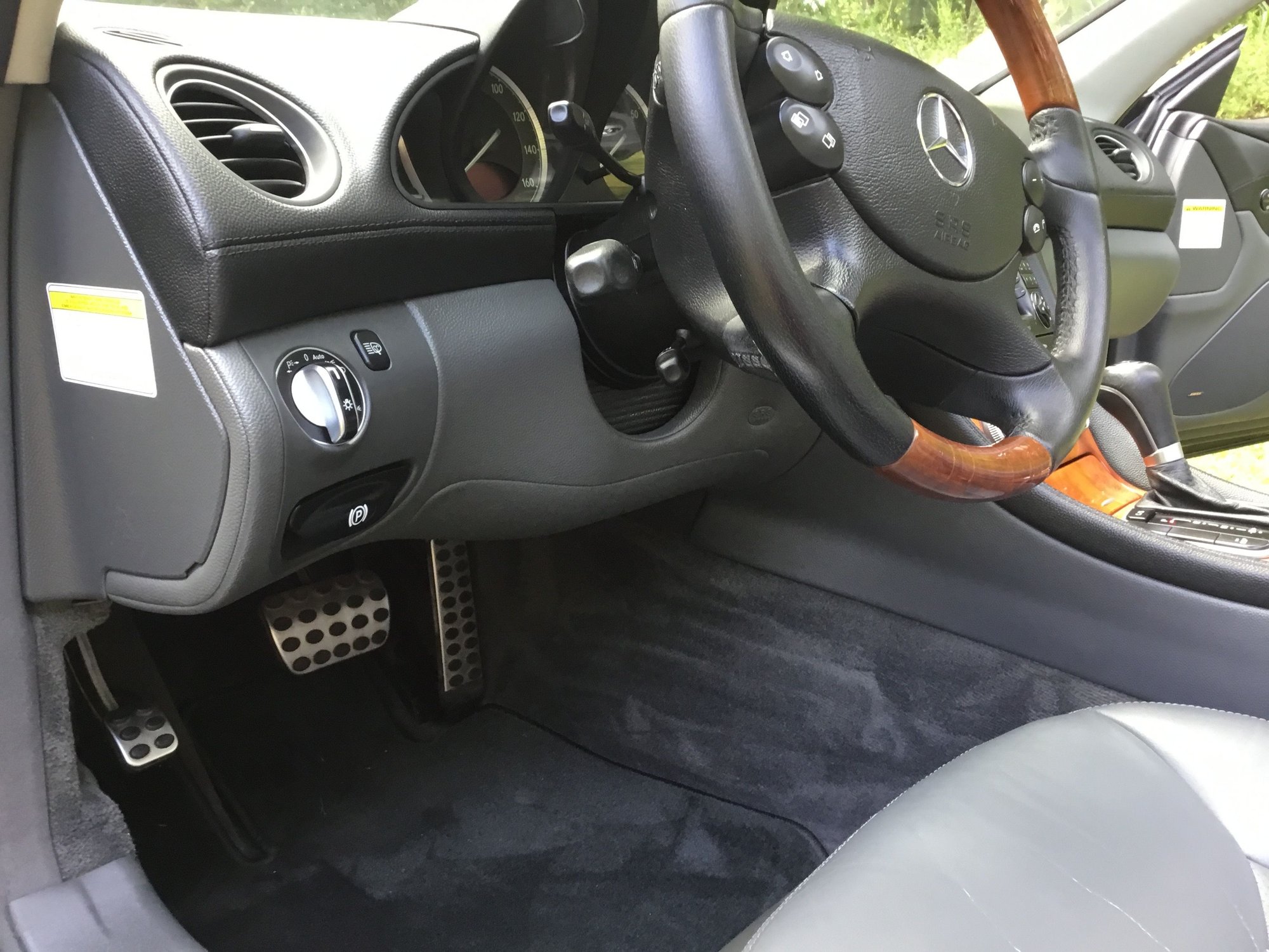 2006 Mercedes-Benz SL500 - 2006 Mercedes Benz SL500 in great condition - Used - VIN WDBSK75F16F109354 - 173,000 Miles - 8 cyl - 2WD - Automatic - Convertible - Black - Dartmouth, MA 02747, United States