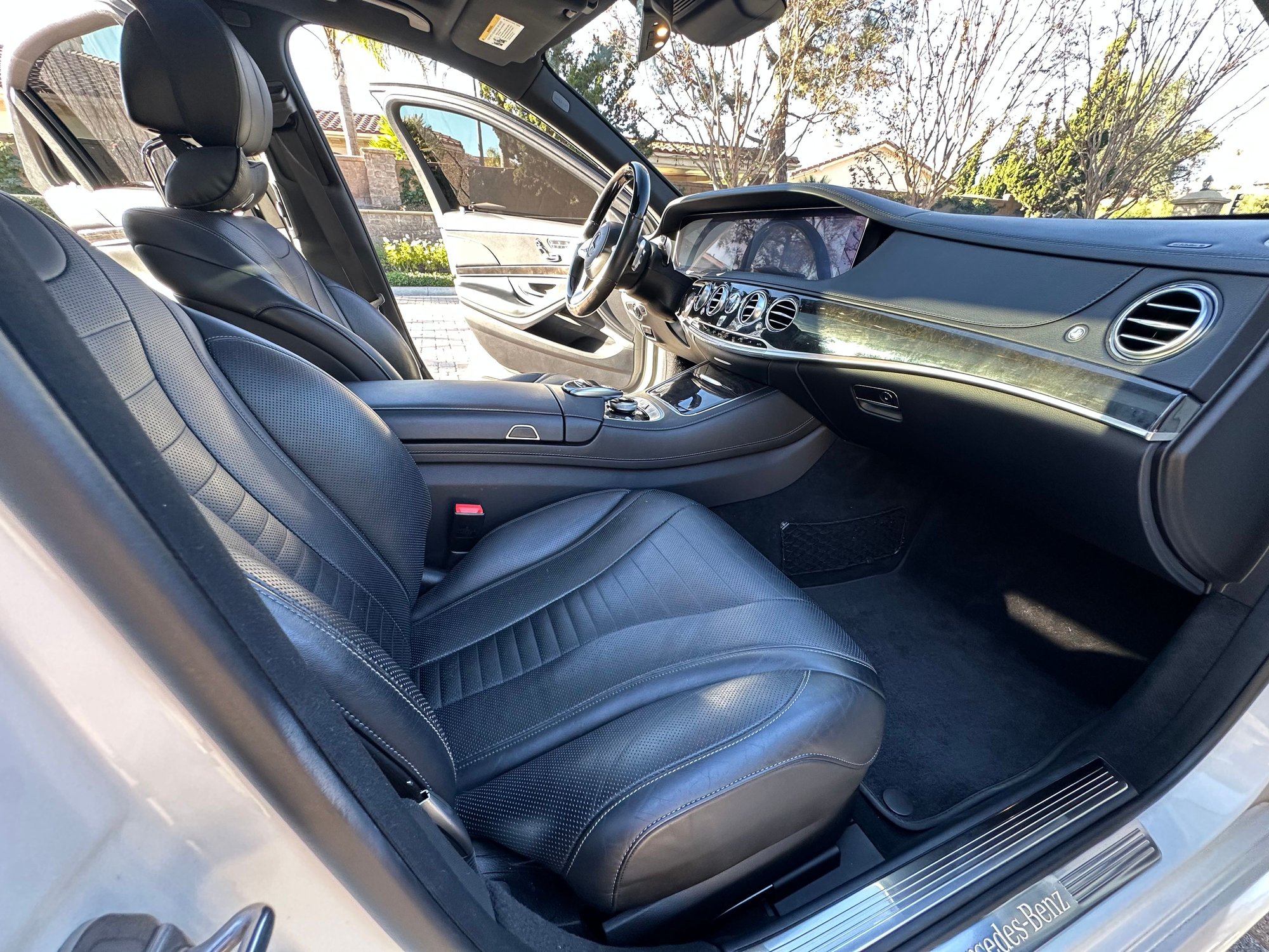 2019 Mercedes-Benz S560 - 2019 Mercedes-Benz S-Class S 560 Sedan 4D - Used - VIN WDDUG8DB2KA483324 - 53,500 Miles - 8 cyl - 2WD - Automatic - Sedan - White - Huntington Beach, CA 92646, United States