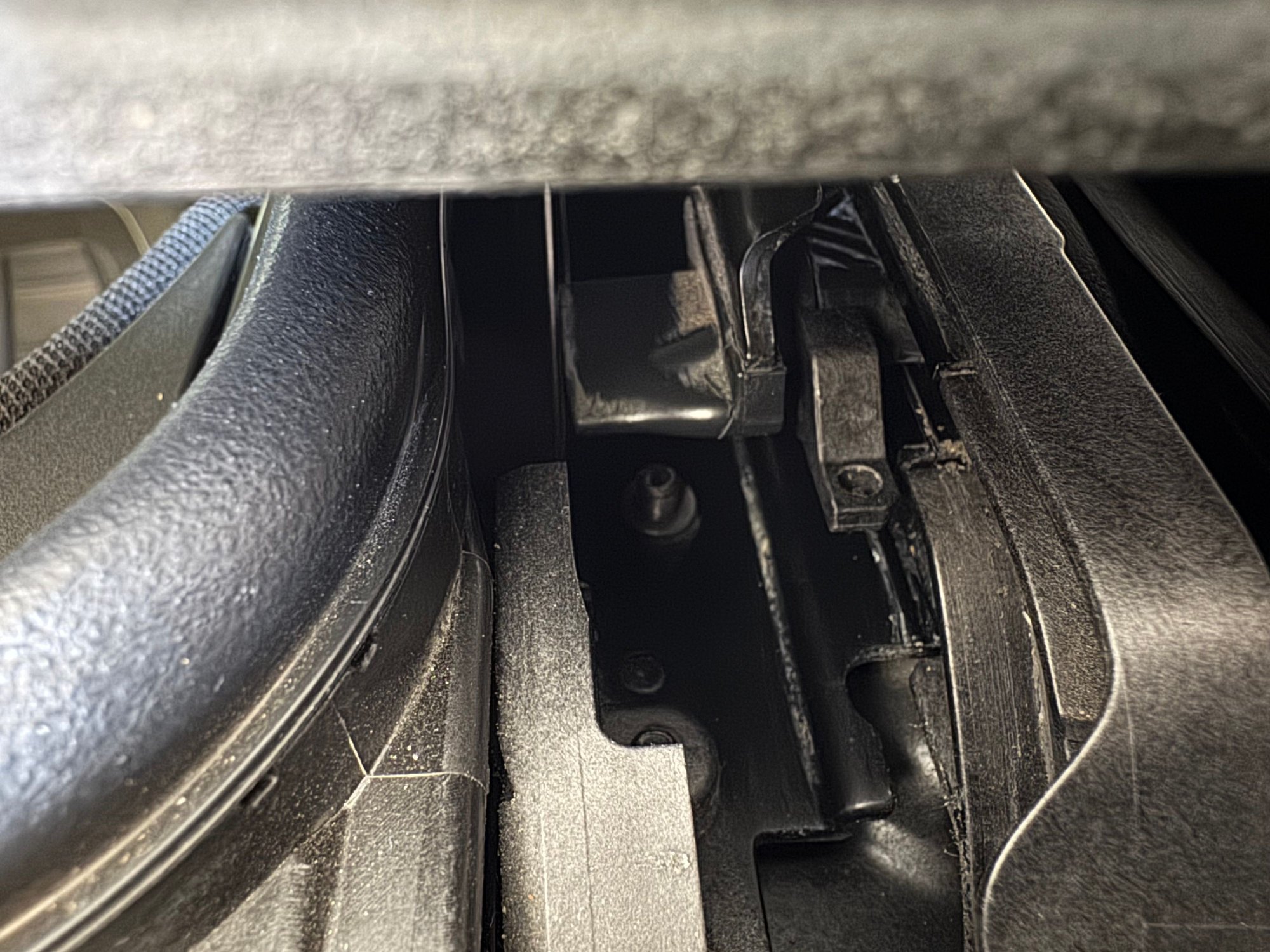 drivers side - pinch mechanism engaged