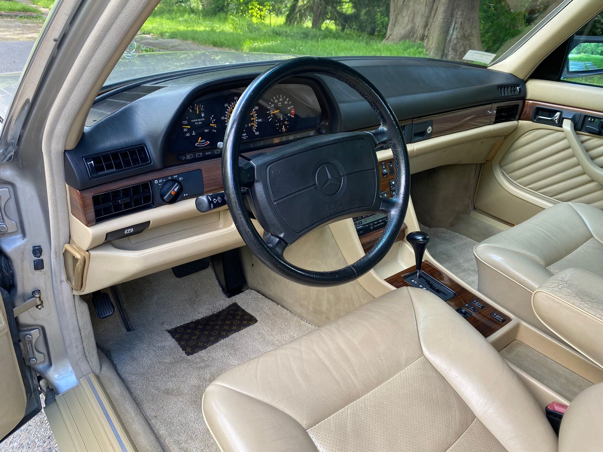 1990 Mercedes-Benz 300SEL - 1990 Mercedes-Benz 300SEL - Used - VIN WDBCA25D6LA519536 - 123,700 Miles - 6 cyl - 2WD - Automatic - Sedan - Silver - Seattle, WA 98199, United States