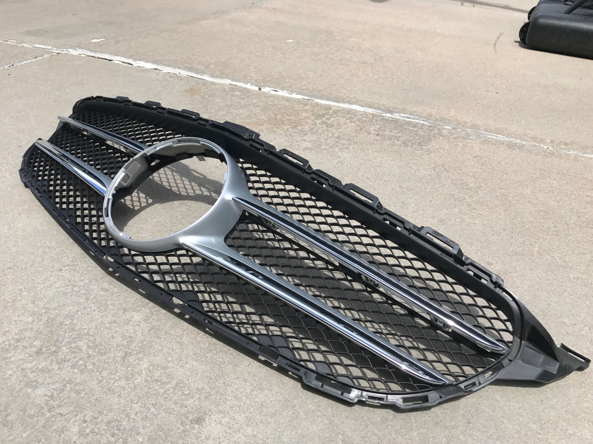 Exterior Body Parts - 2015 - 2017 Mercedes Benz C300 C400 Factory oem Grille W205 p/n A2058800183 - Used - 2015 Mercedes-Benz C400 - 2015 to 2017 Mercedes-Benz C300 - Centennial, CO 80015, United States