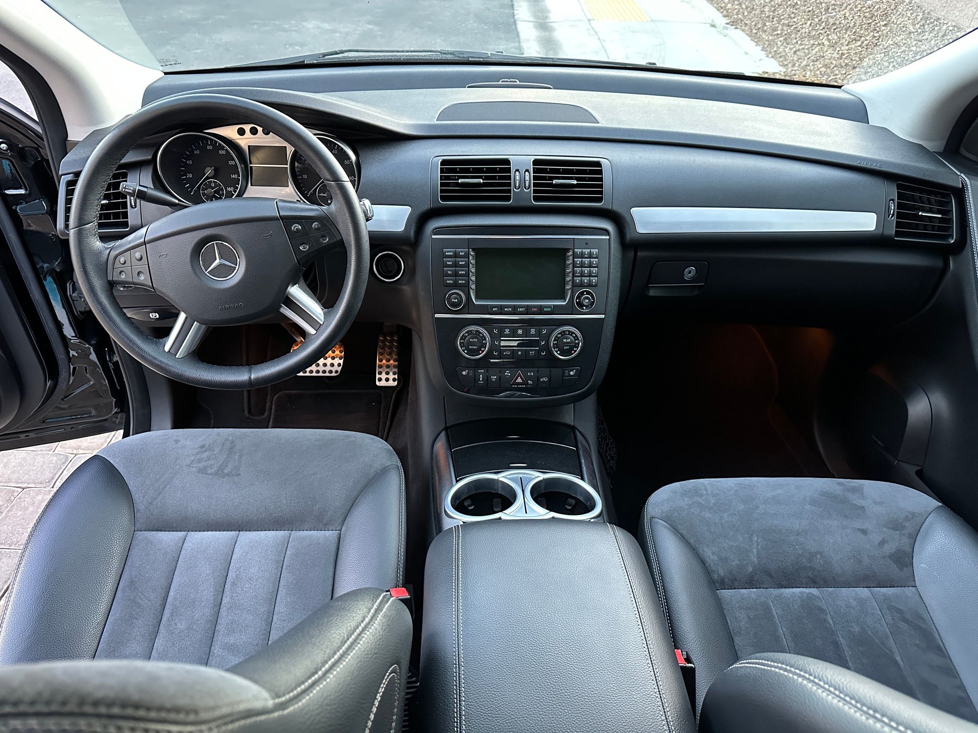 2006 Mercedes-Benz R500 - 2006 Mercedes Benz R500 - Used - VIN 4JGCB75E96A000517 - 42,200 Miles - 8 cyl - Automatic - Las Vegas, NV 89183, United States