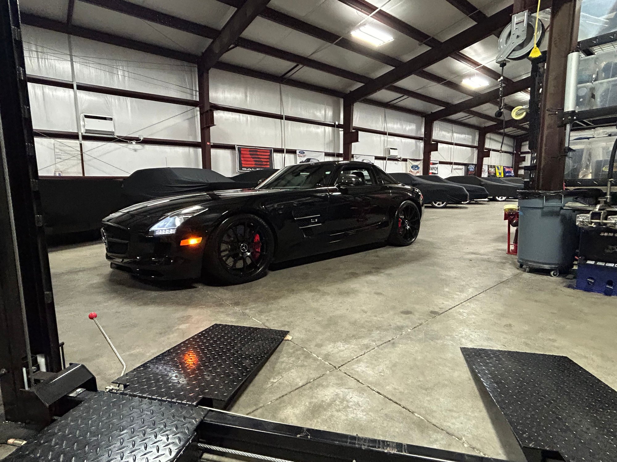 I have a set of blk wheels for it. 