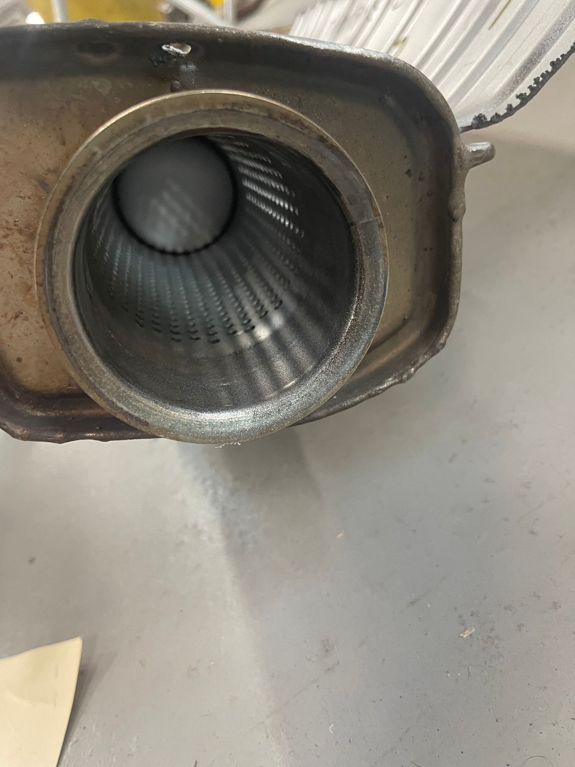 G Wagen inlet � welded shut Blocked OFF at the end . EXHAUST must flow through side holes in the pipe to FILL & Pressurize the 1st chamber and then go THROUGH a perforated WALL to fill the 2nd chamber. 