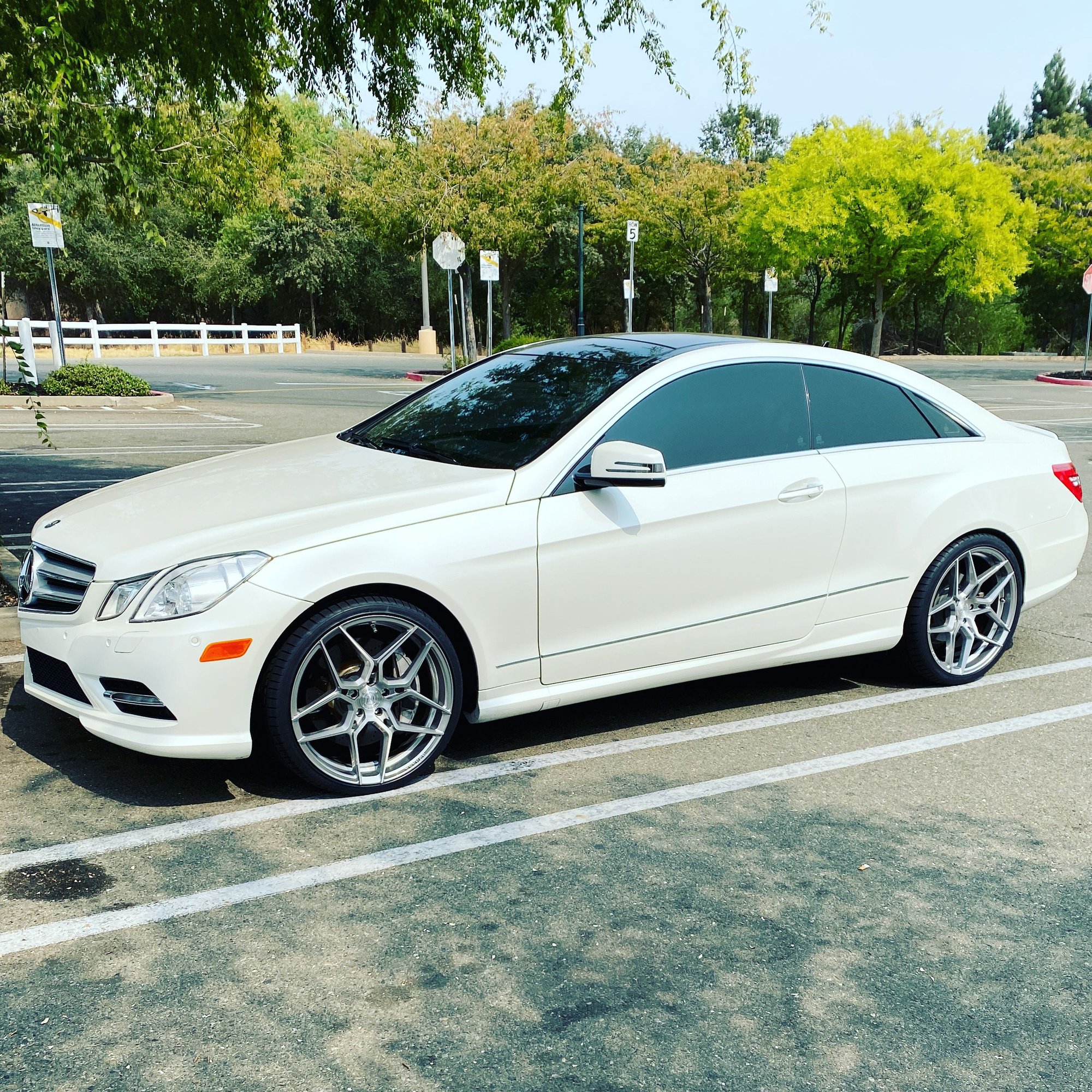 2013 Mercedes-Benz E550 - 2013 E550 coupe - Used - VIN WDDKJ7DB3DF197121 - 85,000 Miles - 8 cyl - 2WD - Automatic - Coupe - White - Sacramento, CA 95842, United States