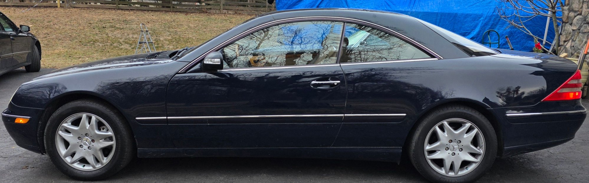 2002 CL500, Side-view