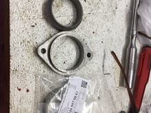 And from the dealer an MB clamp A 126 492 08 45, a graphite sealing collar A 126 997 00 41 (pic 3)
