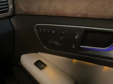 Headlights on, no backlights for window buttons