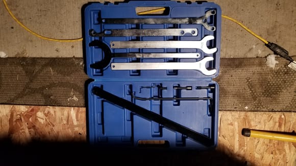 Tool kit for waterpump fan removal.